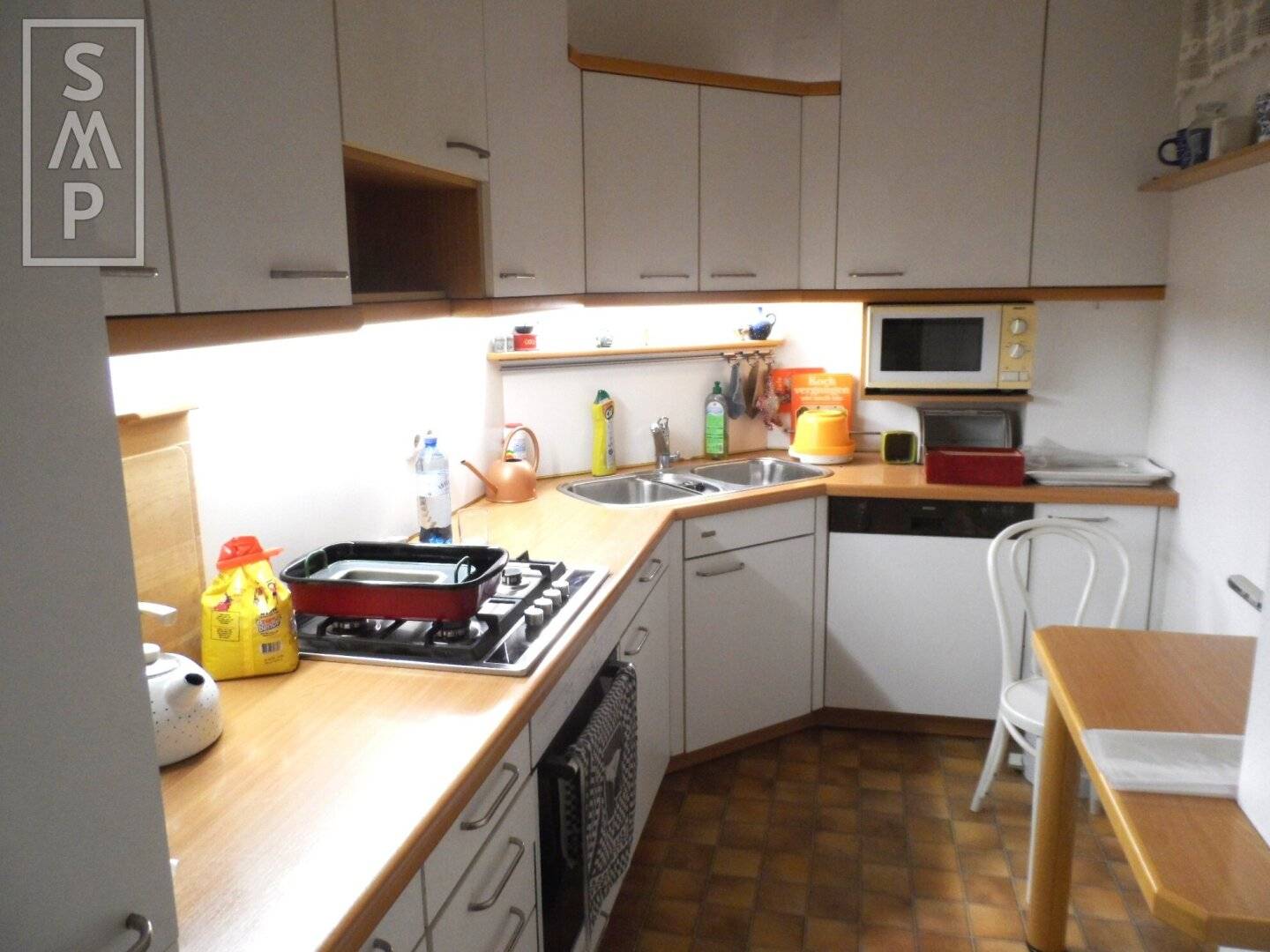 3 room apartment with a view of the Karmelitermarkt, well maintained new build property commission free sale
