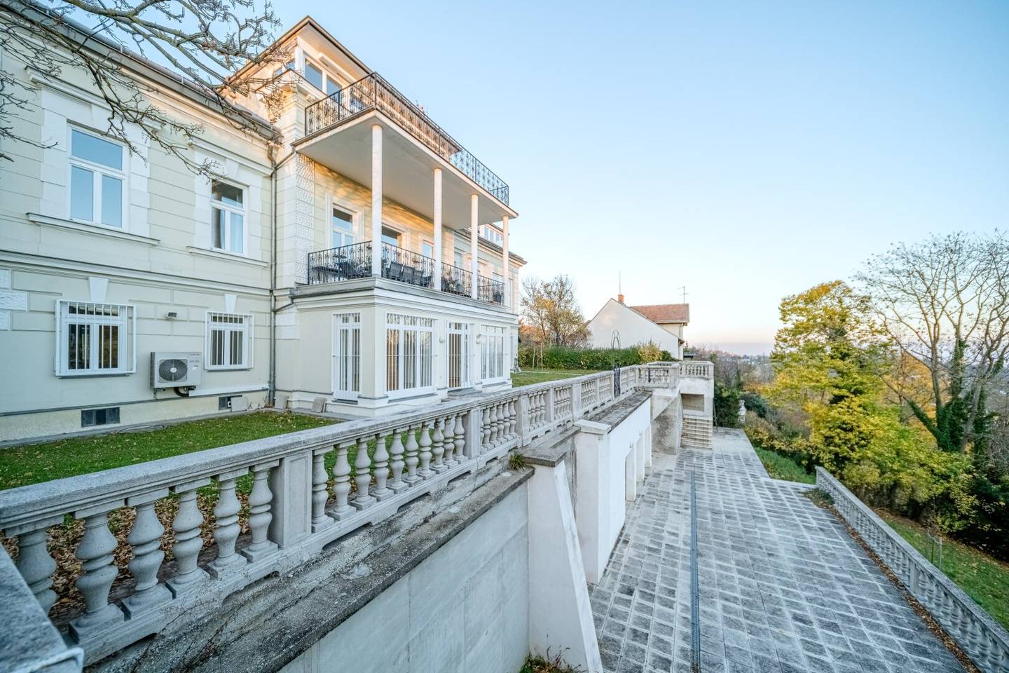 Representative apartment | approx. 236.37 m² | Terrace with panoramic view