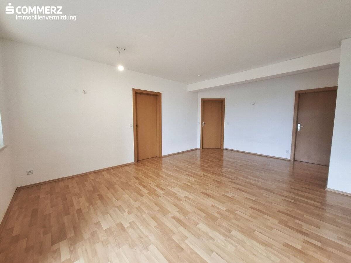 Subsidized 4 room apartment with swimming pond