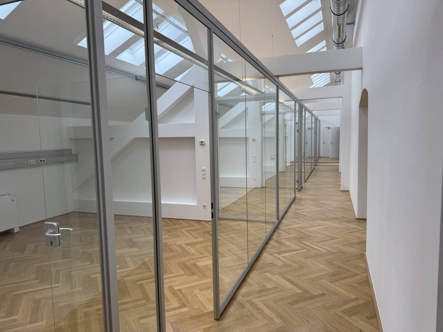 Office space on two levels including generous balcony | Air Conditioning | Rudolfsplatz