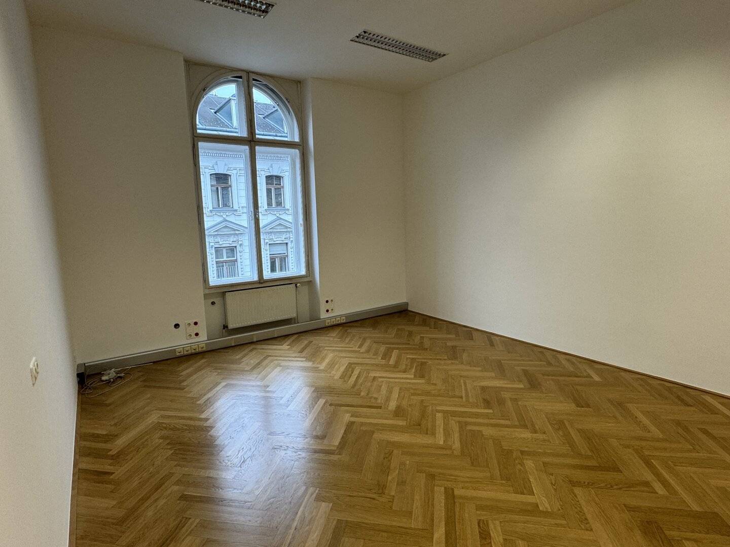 Office space on two levels including generous balcony | Air Conditioning | Rudolfsplatz