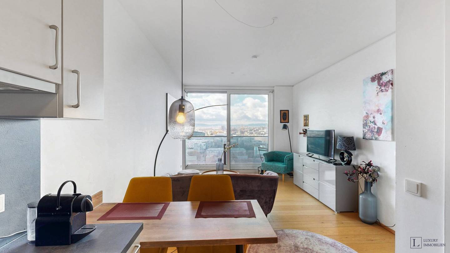 Vollmöblierte 2-Zimmer-Wohnung im „TrIIIple“ mit Loggia