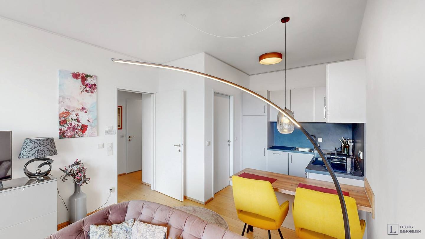 Vollmöblierte 2-Zimmer-Wohnung im „TrIIIple“ mit Loggia