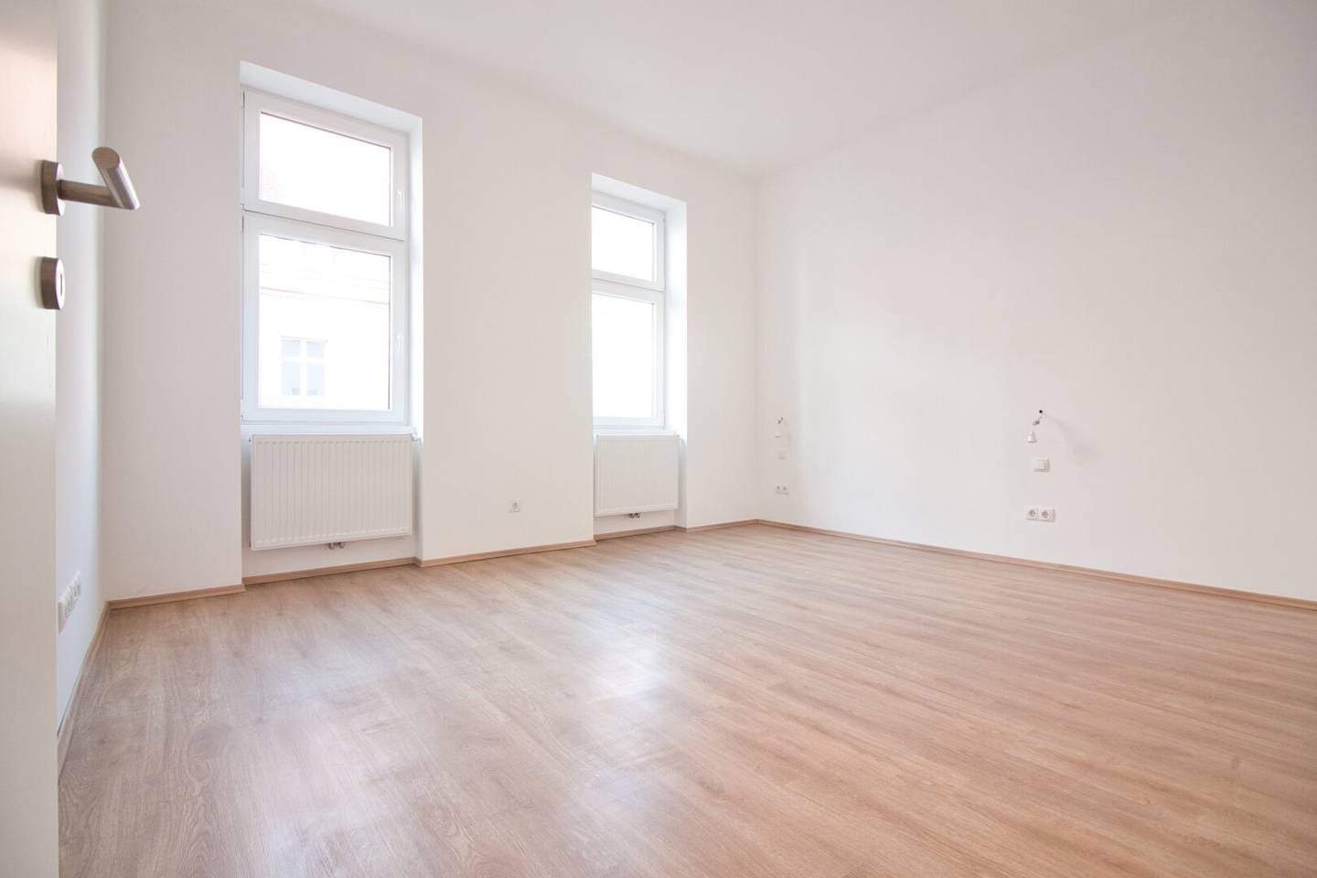 Bright 2 room apartment Separate kitchen Spacious bathroom