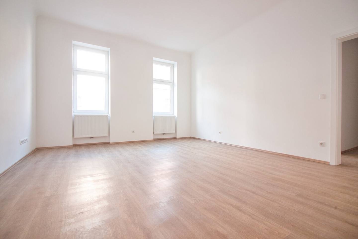 Bright 2 room apartment Separate kitchen Spacious bathroom