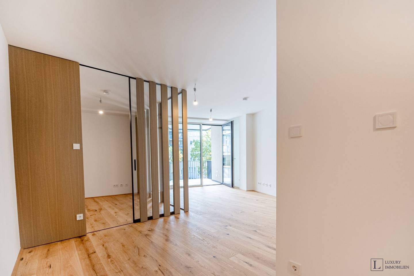 First occupancy: Cozy studio on the Donaukanal in a luxurious historic building in a luxurious historic building? wait