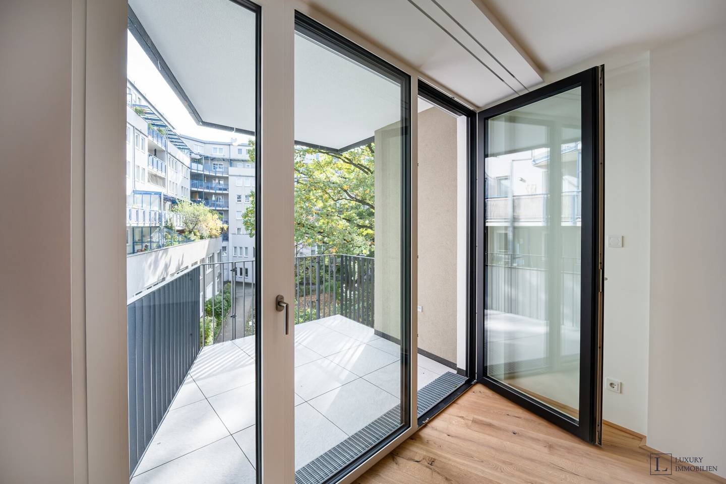 First occupancy: Cozy studio on the Donaukanal in a luxurious historic building in a luxurious historic building? wait