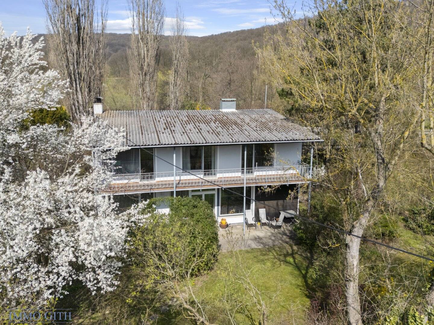 SONNIGES 5,5-ZIMMER-EINFAMILIENHAUS AUF 807 m² GRUND IN BREITENFURT ZU KAUFEN! – FAMILIENIDYLLE IM GRÜNEN