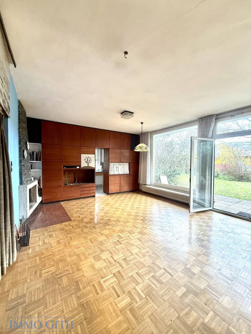 SONNIGES 5,5-ZIMMER-EINFAMILIENHAUS AUF 807 m² GRUND IN BREITENFURT ZU KAUFEN! – FAMILIENIDYLLE IM GRÜNEN