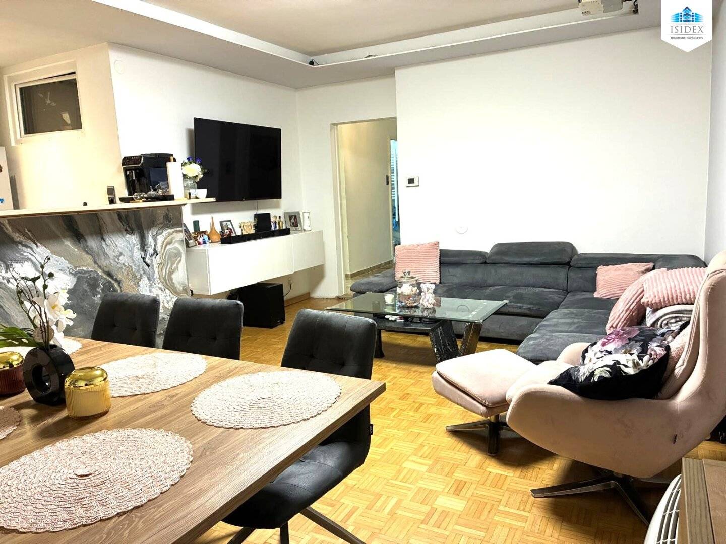 Modern apartment near Schloss Belvedere WG suitable, only €385,000