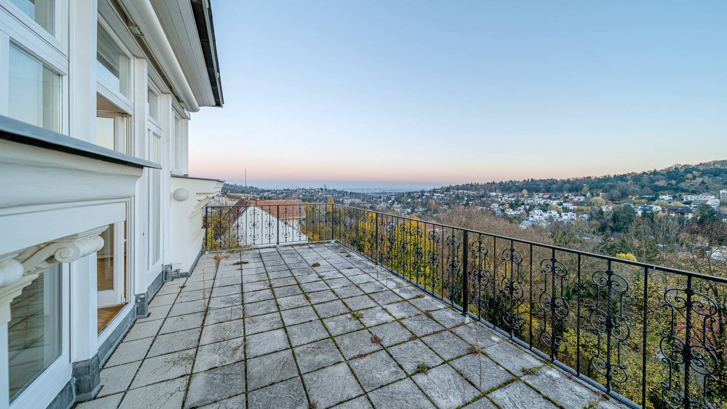 Exclusive attic apartment with terrace and impressive distant view approx. 211.36 m² living space, Wienerwald area? Note: This is the English translation of the German title provided to ensure accuracy.