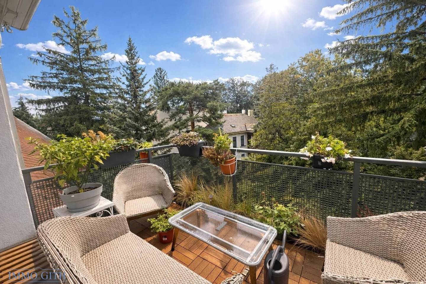 Very bright quiet and very well maintained attic maisonette with private roof terrace – near Maurer Hauptplatz for sale