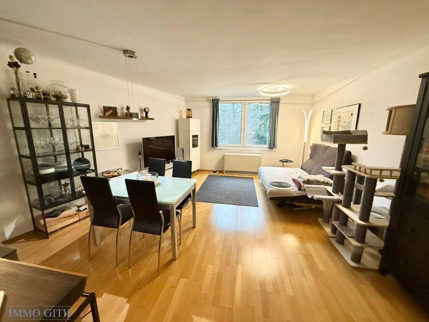 Very bright quiet and very well maintained attic maisonette with private roof terrace – near Maurer Hauptplatz for sale