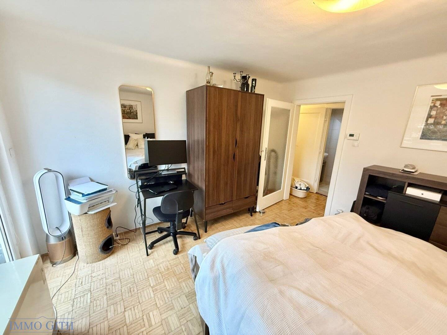 Very bright quiet and very well maintained attic maisonette with private roof terrace – near Maurer Hauptplatz for sale