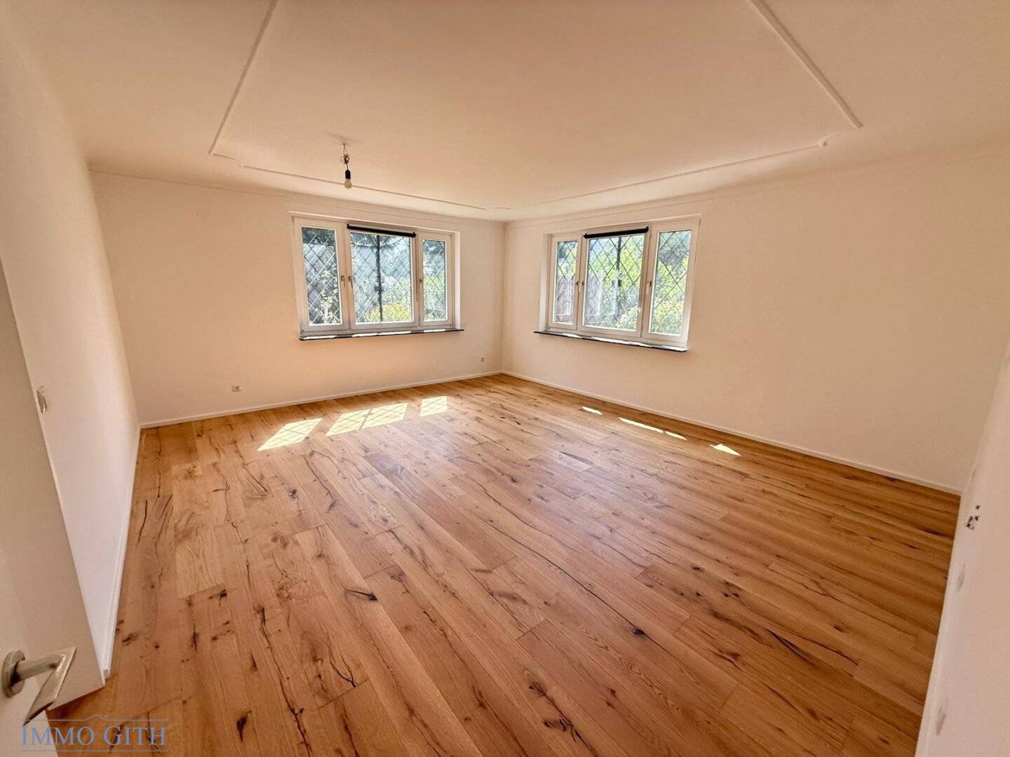 BÜRO / ORDINATION / PRAXIS IN RUHIGER LAGE – RENOVIERTE FLÄCHE MIT KELLER IN PERCHTOLDSDORF ZU MIETEN!