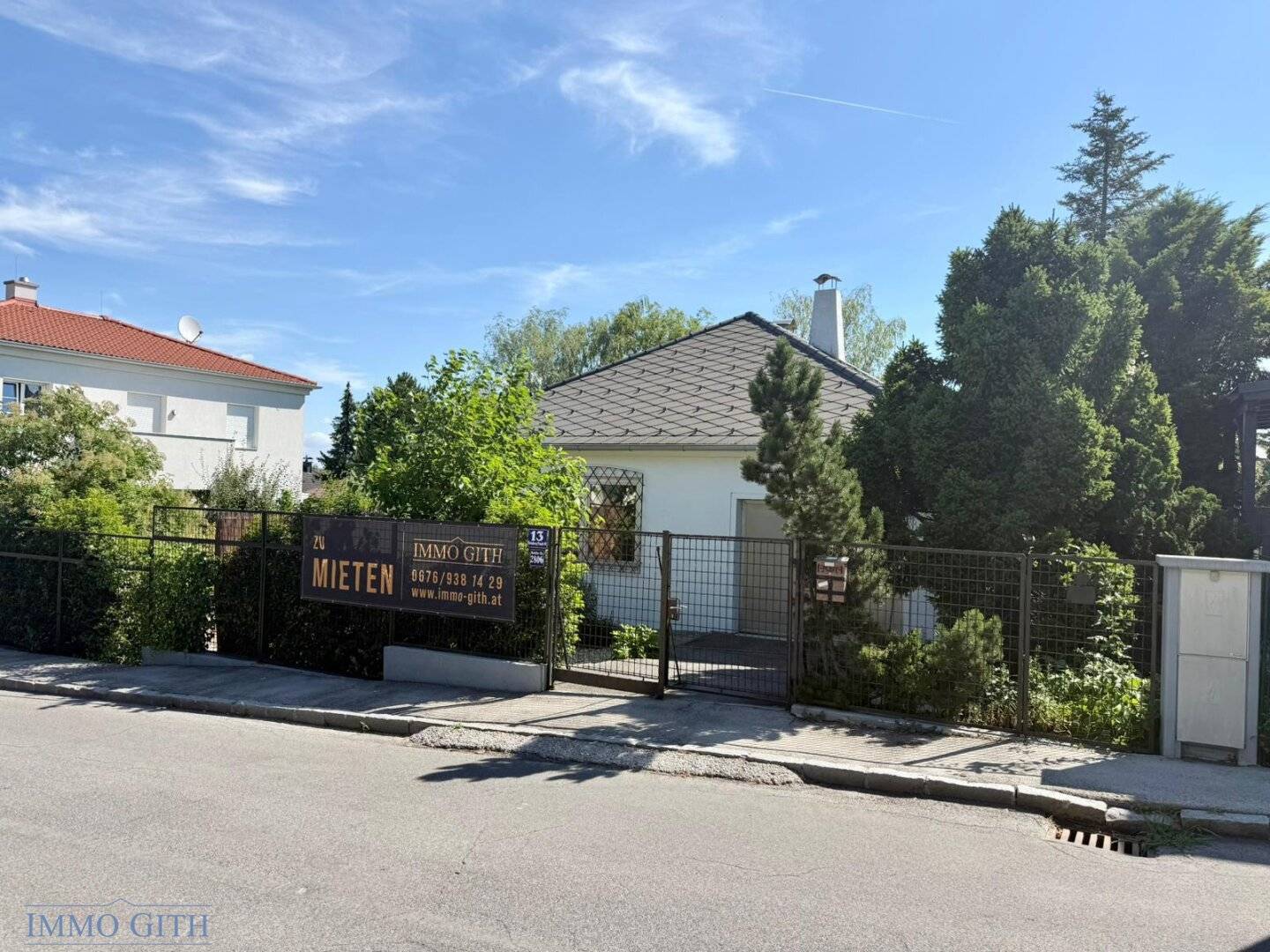 Office / Clinic / Practice in a Quiet Location Renovated Space with Basement in Perchtoldsdorf for Rent