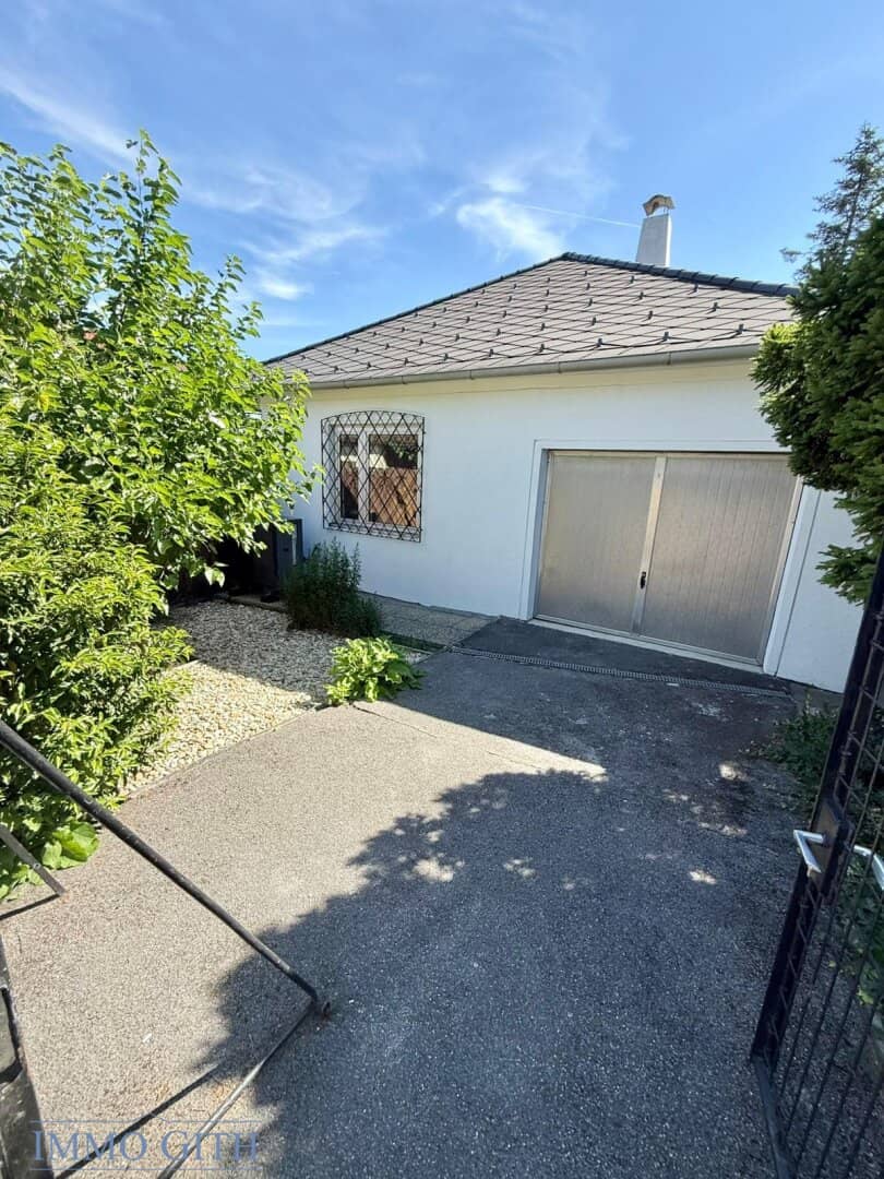 Office / Clinic / Practice in a Quiet Location Renovated Space with Basement in Perchtoldsdorf for Rent