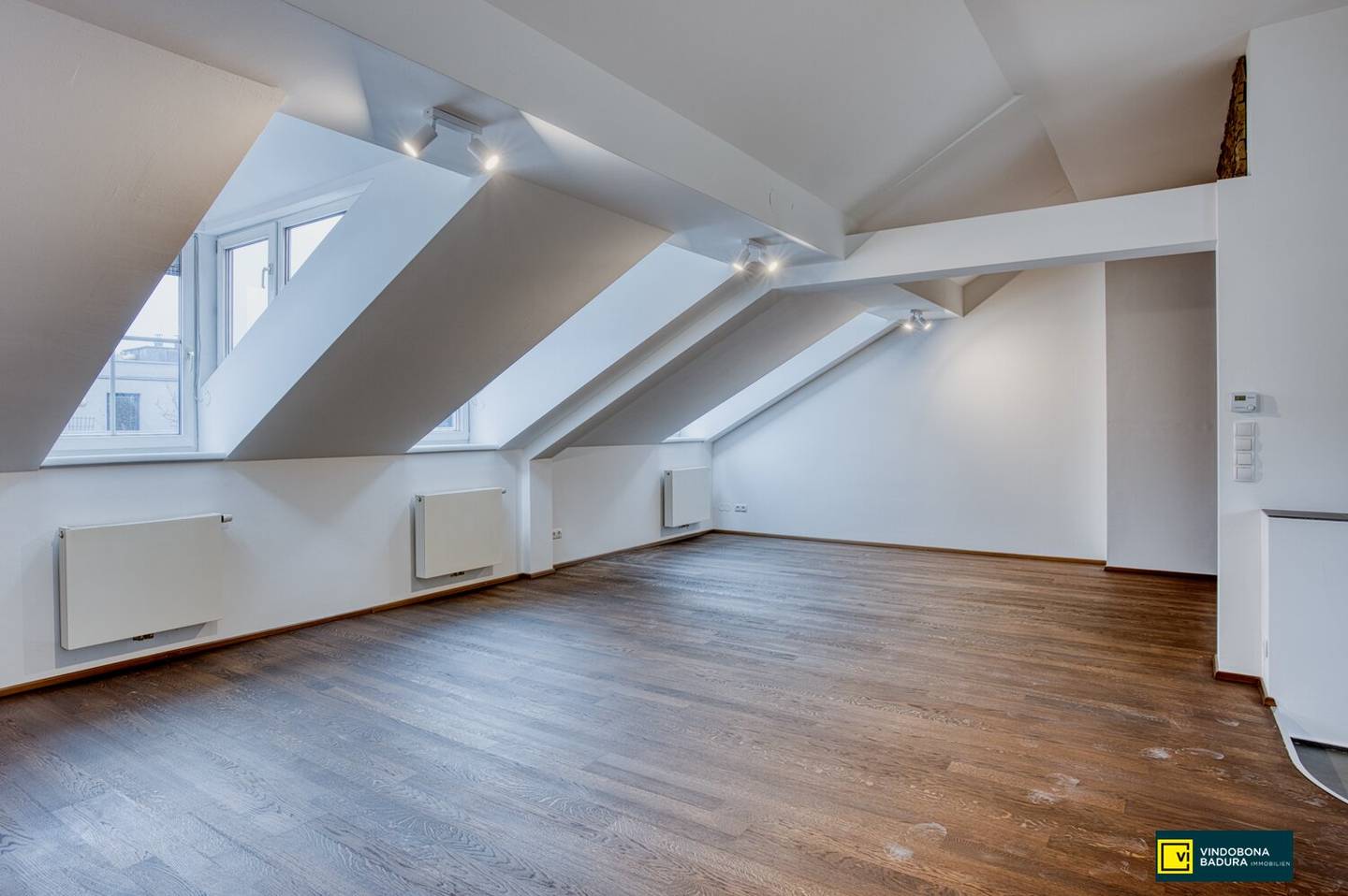 Wonderful attic residence in a Gründerzeit house