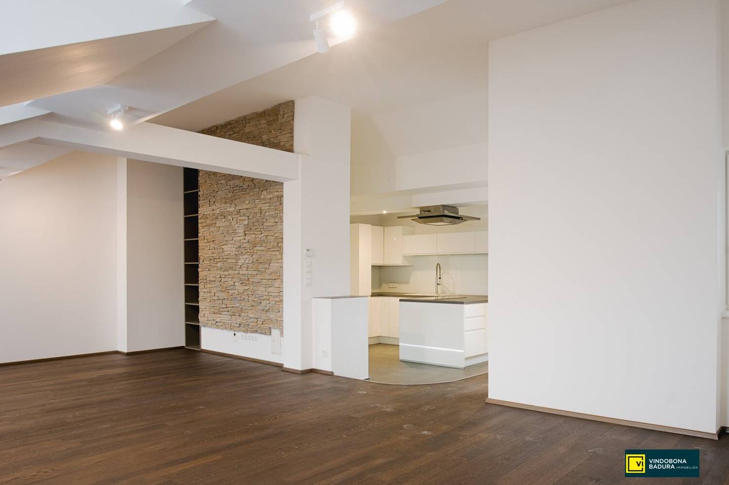 Wonderful attic residence in a Gründerzeit house