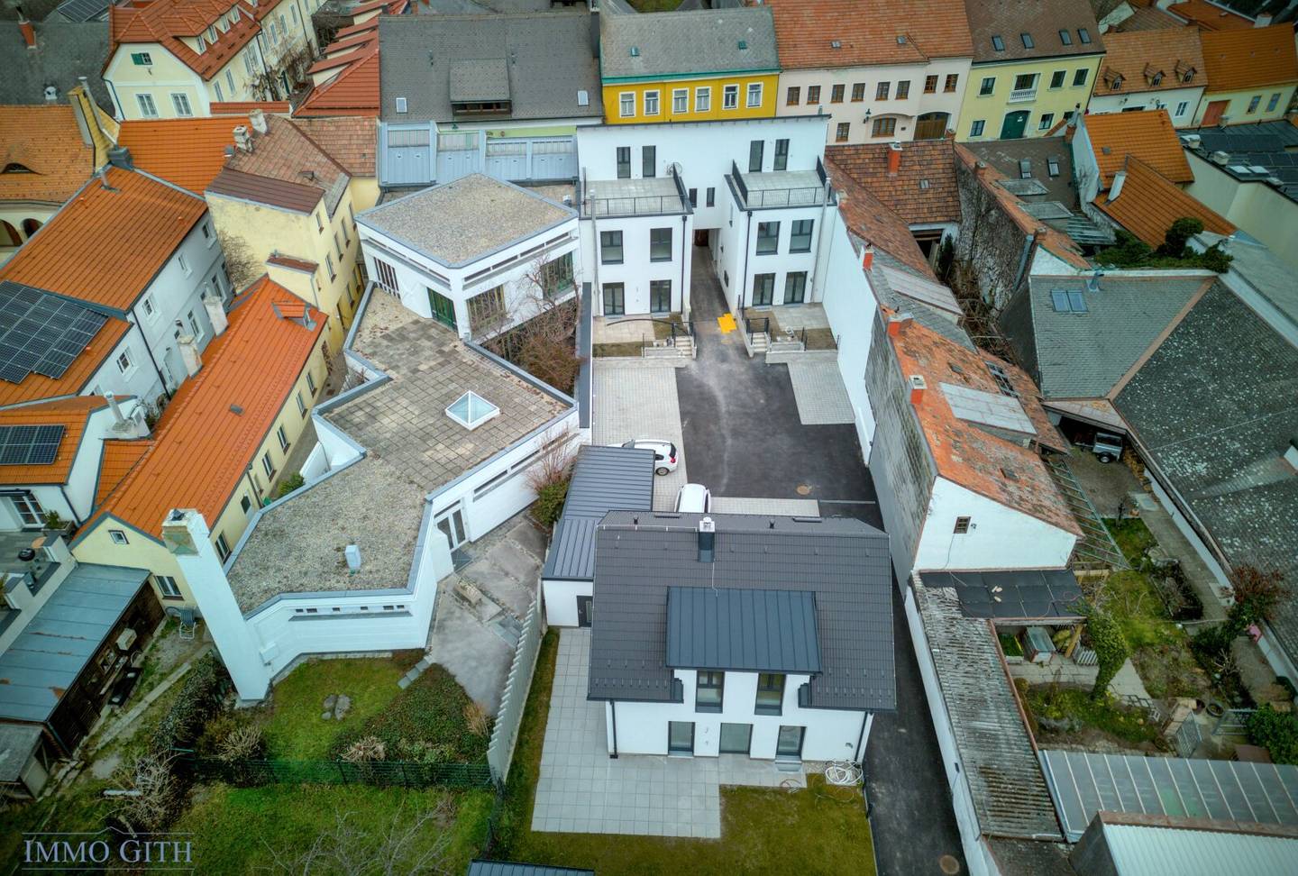 EXKLUSIVES TOWNHOUSE MIT GARTEN & PANORAMA IM WEINORT GUMPOLDSKIRCHEN ZU KAUFEN!