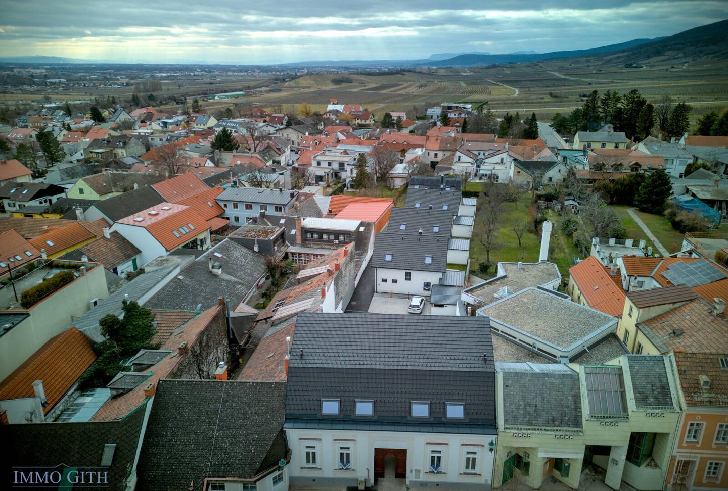 EXKLUSIVES TOWNHOUSE MIT GARTEN & PANORAMA IM WEINORT GUMPOLDSKIRCHEN ZU KAUFEN!