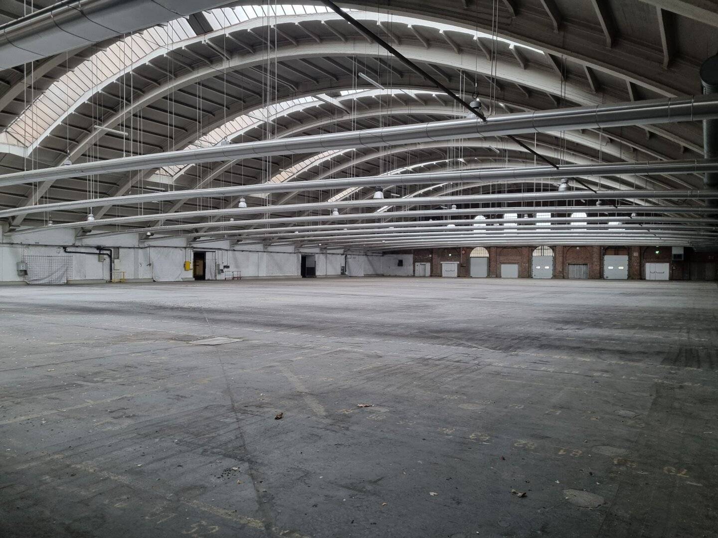 Halle plus Freifläche für temporäre Nutzung