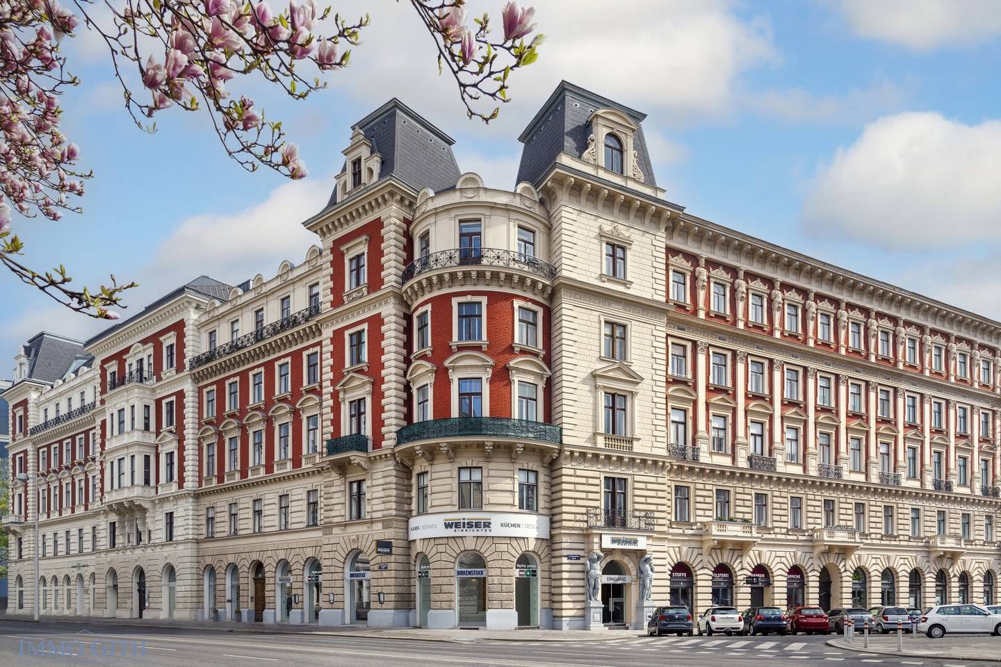 Majestic living in a historic city palace opposite Palais Auersperg