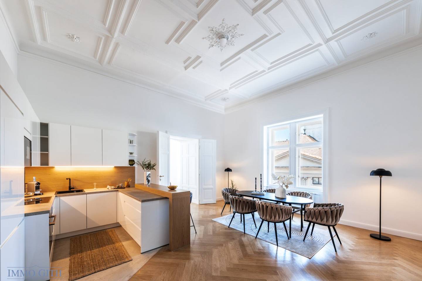 Majestic living in a historic city palace opposite Palais Auersperg