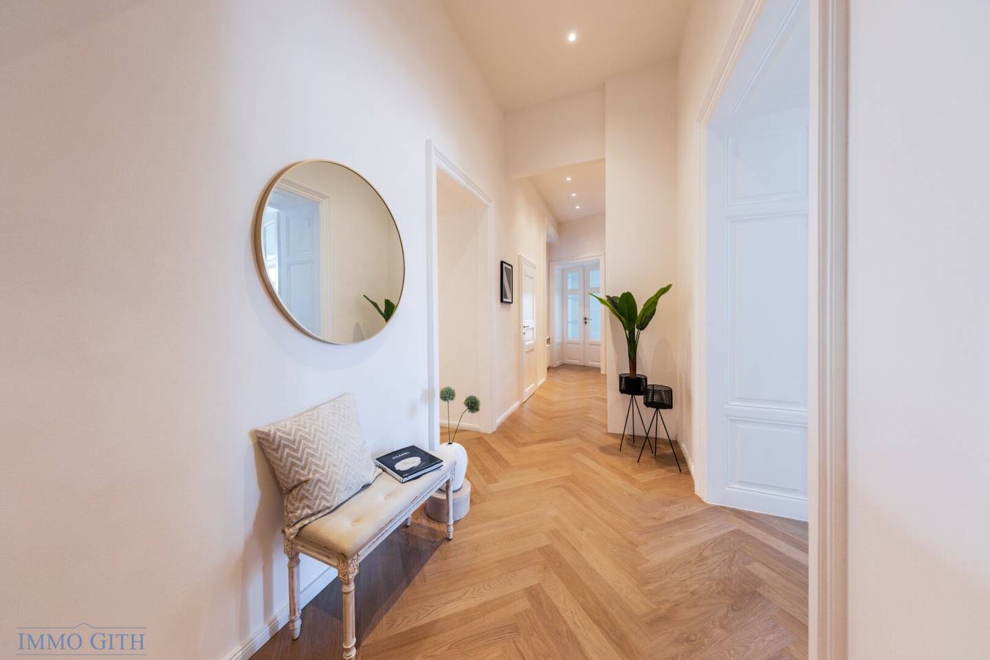 Majestic living in a historic city palace opposite Palais Auersperg