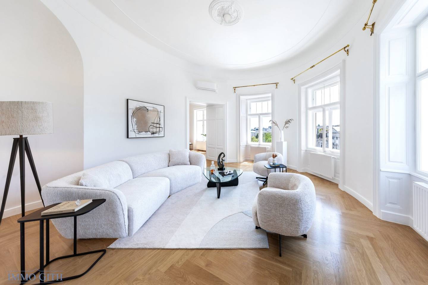 Majestic living in a historic city palace opposite Palais Auersperg