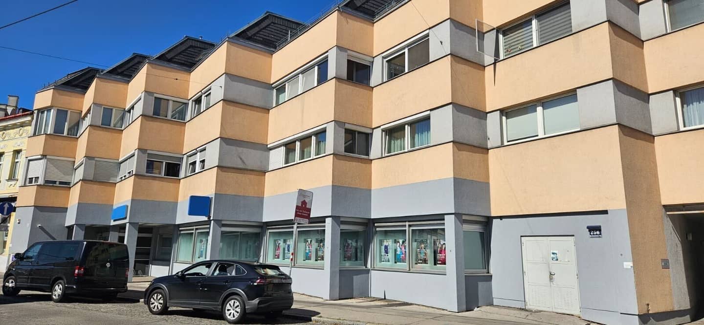 Commercial premises in Wien-Liesing, long term leased investment property