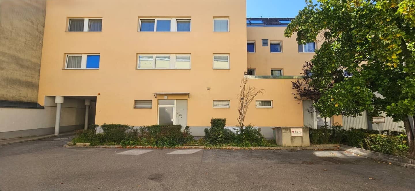 Commercial premises in Wien-Liesing, long term leased investment property