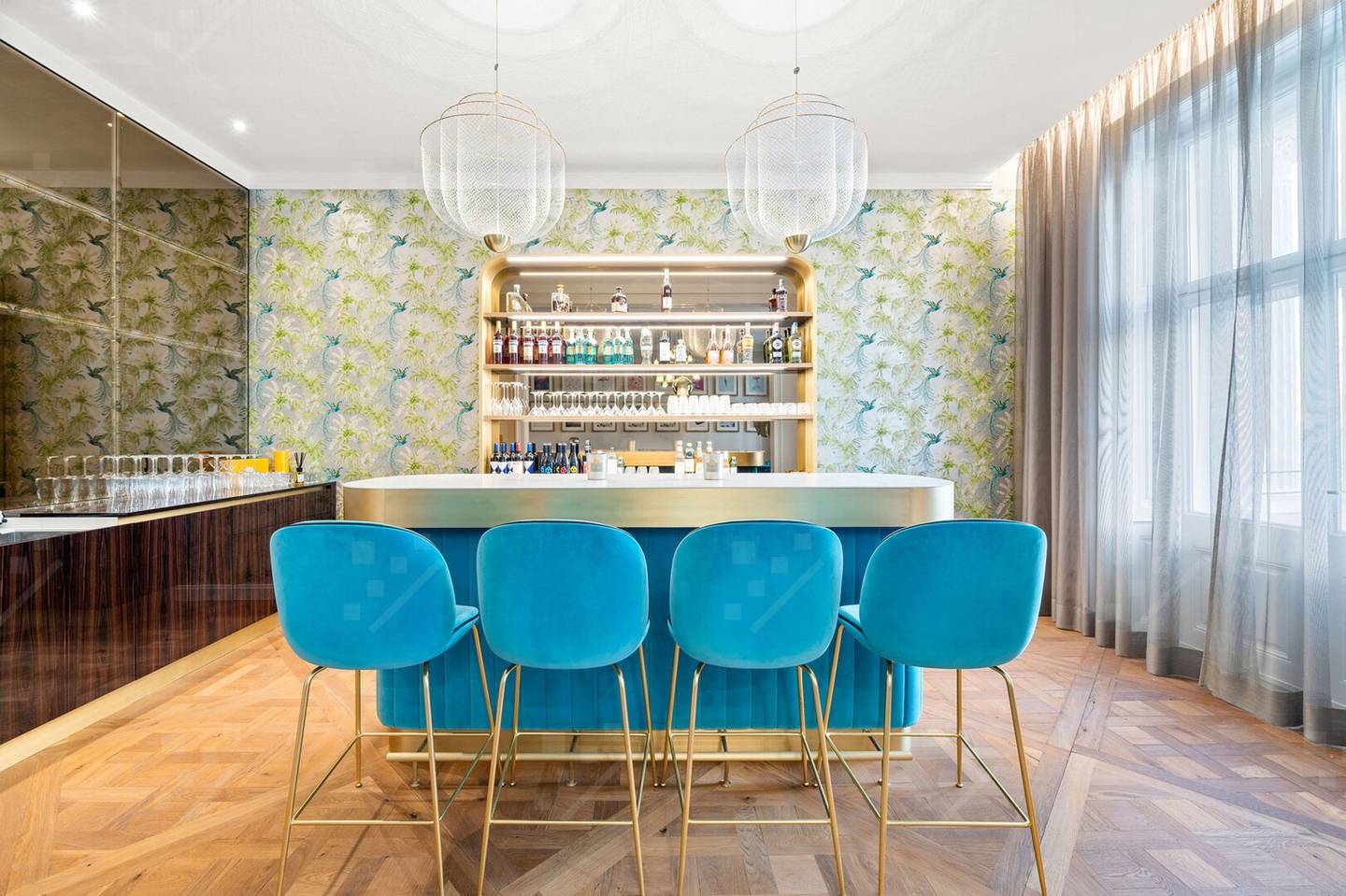 Parkview apartment in a quiet revitalized historic building