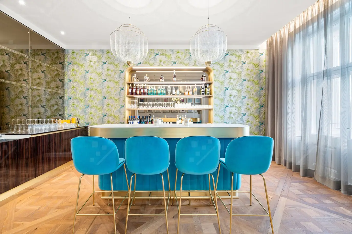 Parkview apartment in a quiet revitalized historic building