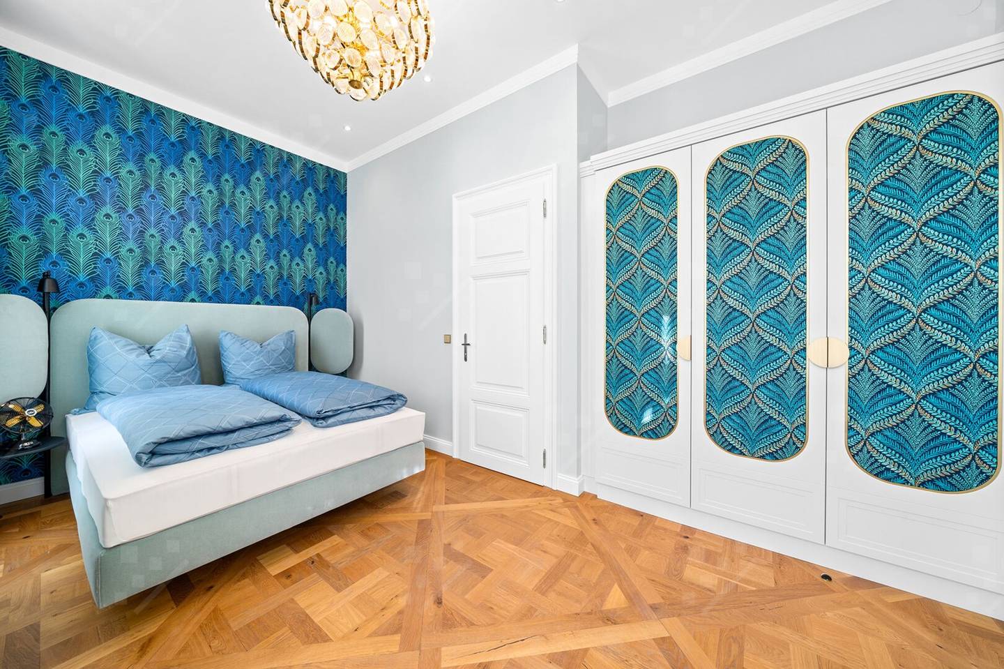 Parkview apartment in a quiet revitalized historic building