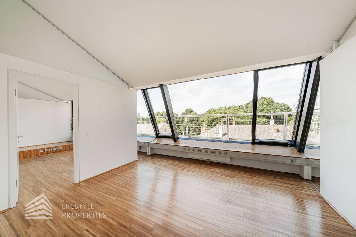 Saniertes 5-Zimmer Büro mit Balkon, Nähe Schloss Belvedere