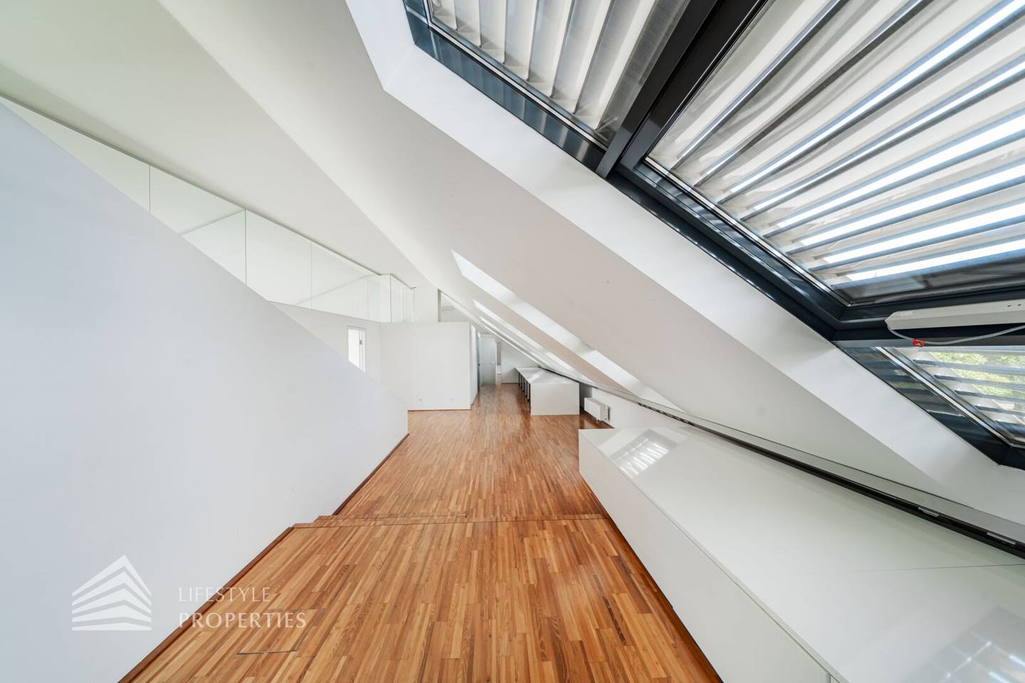 Saniertes 5-Zimmer Büro mit Balkon, Nähe Schloss Belvedere
