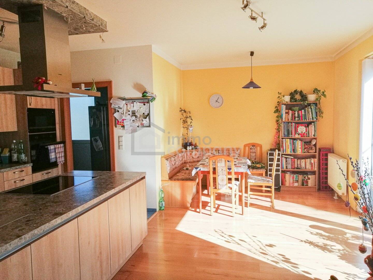 Doppelhaushälfte in Zwölfaxing: 4 Zimmer, Garten & Carport, zentral