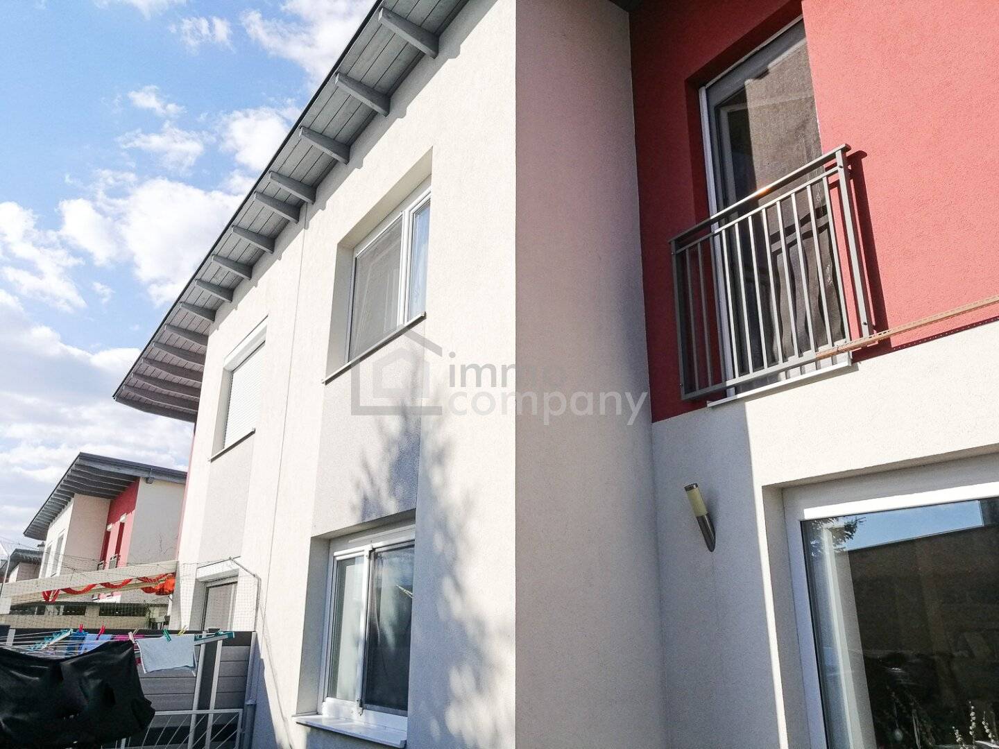 Doppelhaushälfte in Zwölfaxing: 4 Zimmer, Garten & Carport, zentral