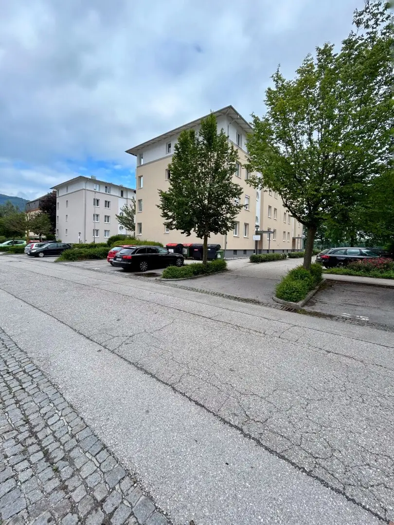 PREISWERTE 3-ZIMMER-WOHNUNG MIT LOGGIA UND PARKPLATZ IN KIRCHDORF/KREMS