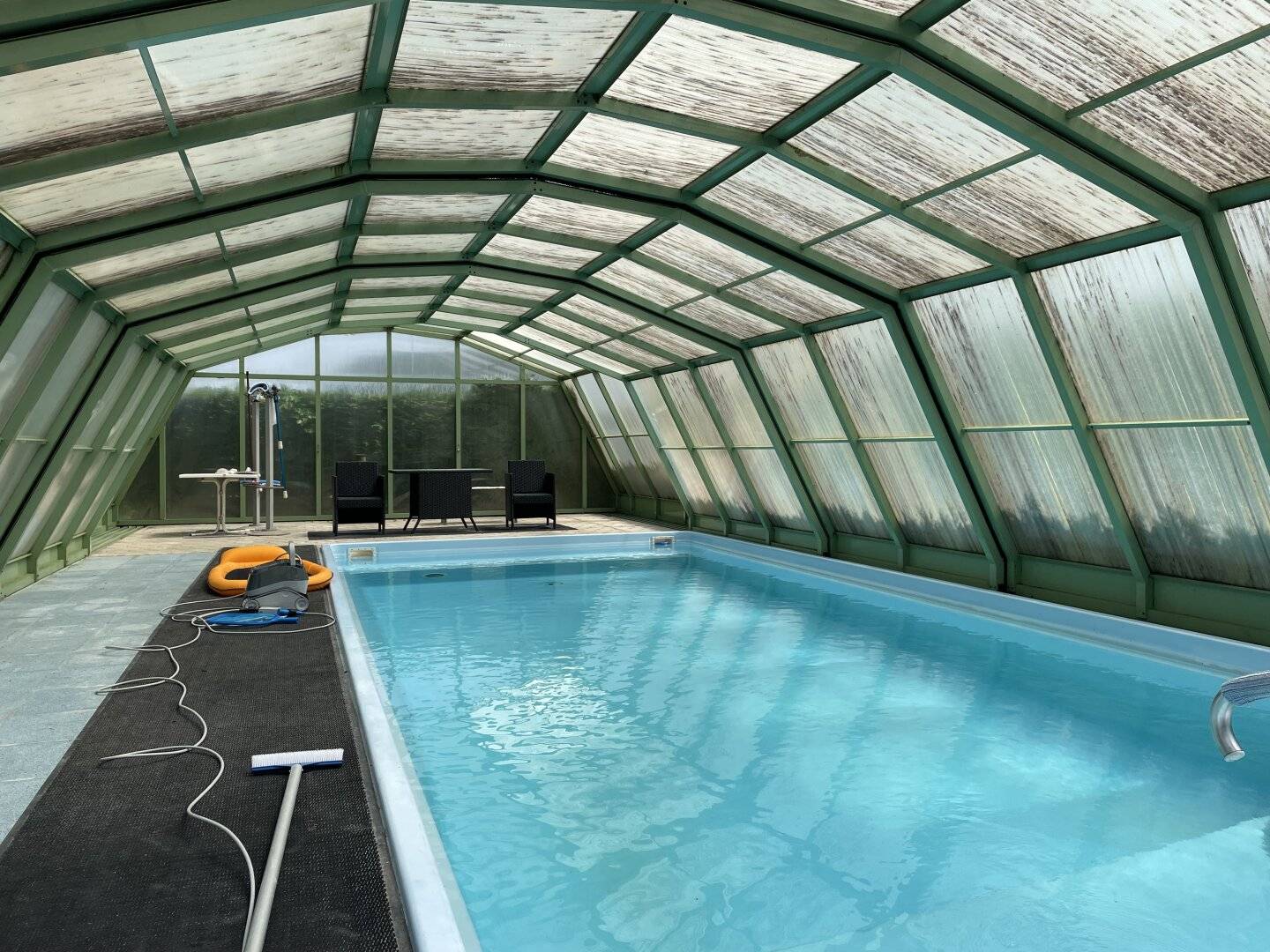 Haus mit Pool in sonnendurchfluteten Garten zu verkaufen!