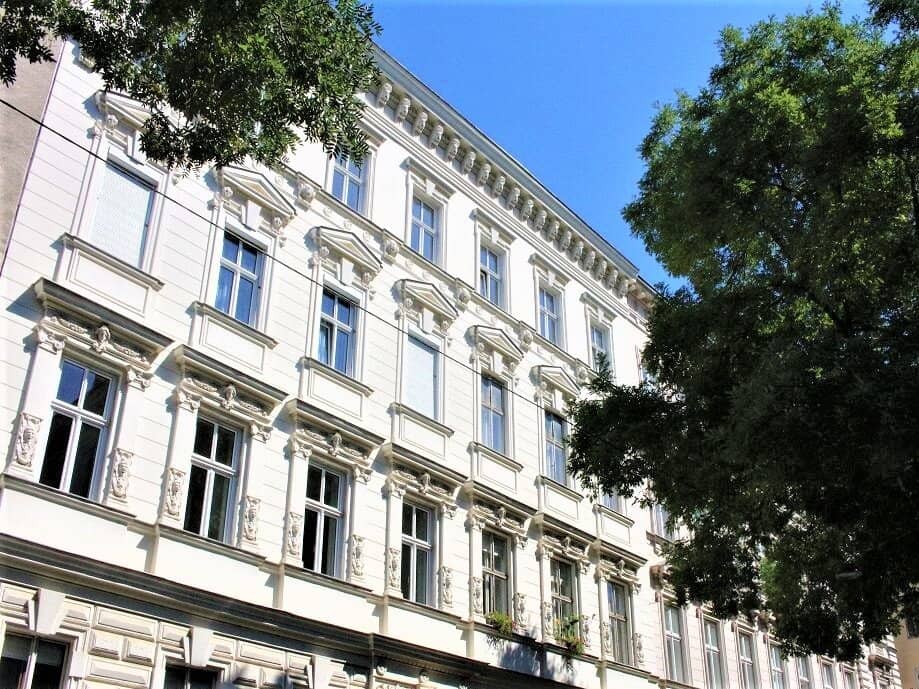 ROCHUSMARKT-NÄHE, 32 m² storage space, 4 rooms, electricity and water connection, elevator available, basement, Geusaugasse","de":"ROCHUSMARKT-NÄHE, 32 m² Lagerfläche, 4 Räume, Strom-Wasseranschluss, Aufzug vorhanden, Kellergeschoß, Geusaugasse"
