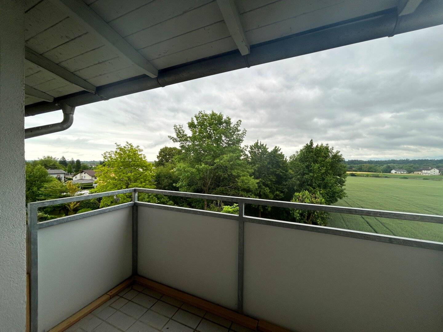 LIVING IN SCHWANENSTADT - 3 ROOM APARTMENT WITH BALCONY AND UNDERGROUND GARAGE