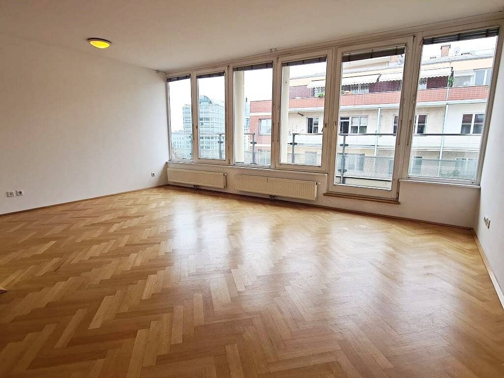 DONAUKANAL-NÄHE, klimatisierte 52 m2 Neubau mit Stehbalkon, 2 Zimmer, Komplettküche, Wannenbad, Fernblick, Salztorgasse