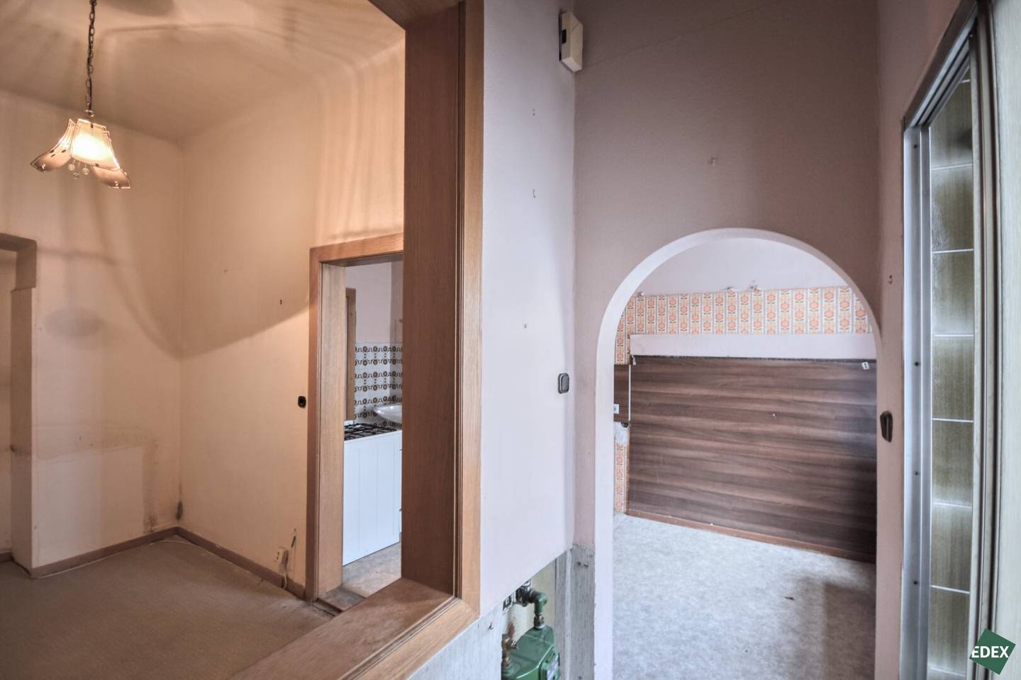 Altbau apartment with renovation potential on the 3rd floor