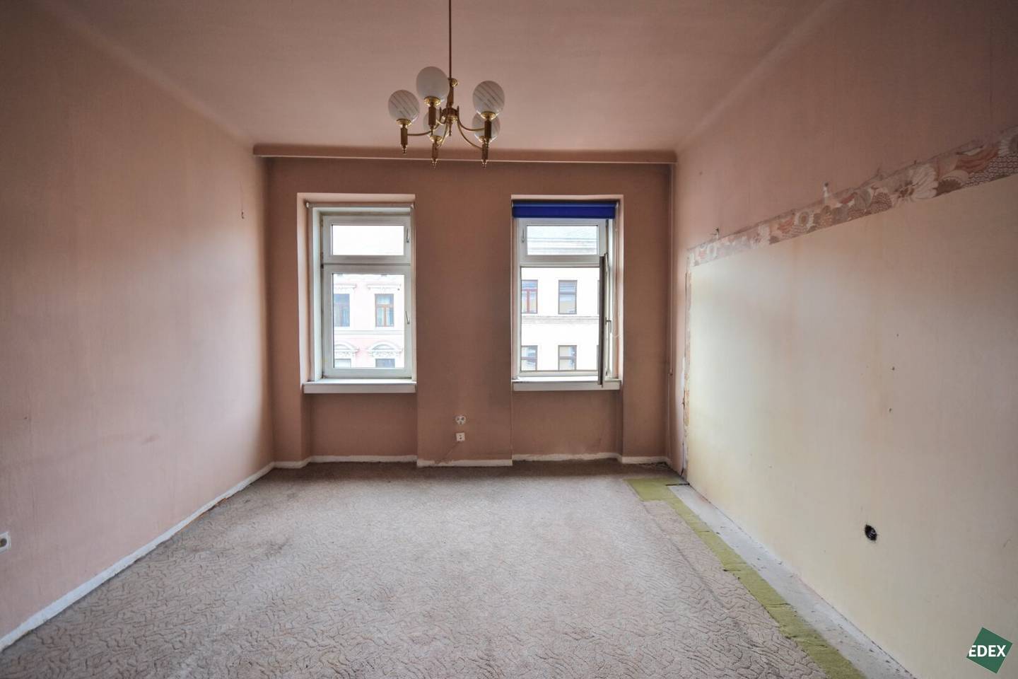 Altbau apartment with renovation potential on the 3rd floor