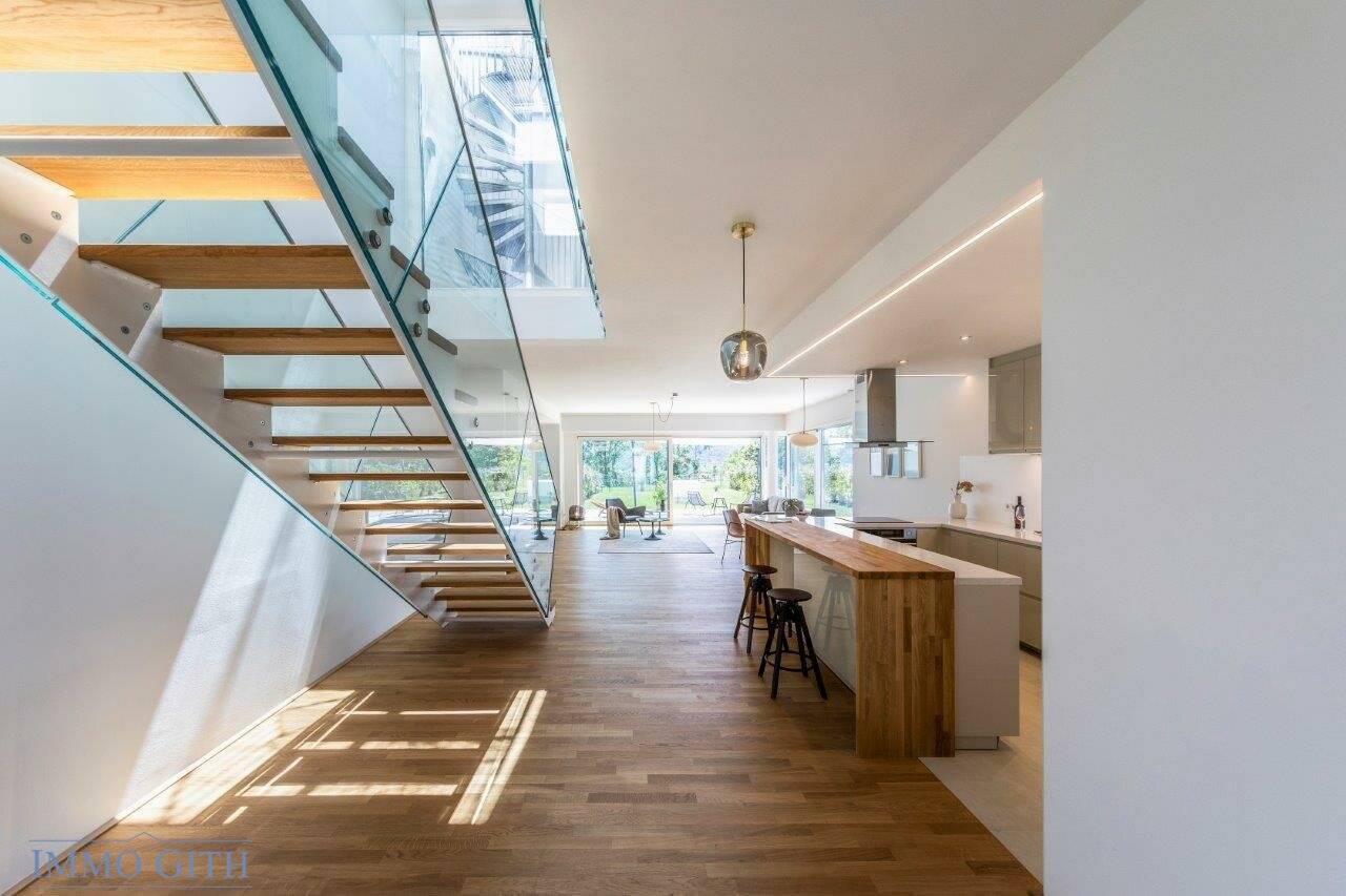 Provision-free: Luxury villa in Giesshübl with unique distant view for rent