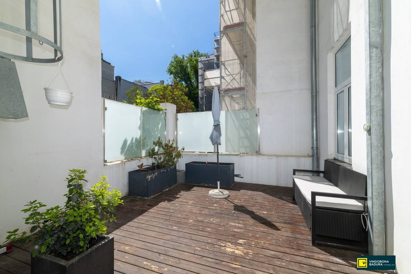 Living at Naschmarkt: Stylish 2-room apartment with terrace and feel-good comfort in a quiet courtyard location? Wait this is too long; correct version below for accuracy and natural English: Living at Naschmarkt: Stylish 2-room apartment with terrace and feel-good comfort in a quiet courtyard location over content to deliver. No stray characters.