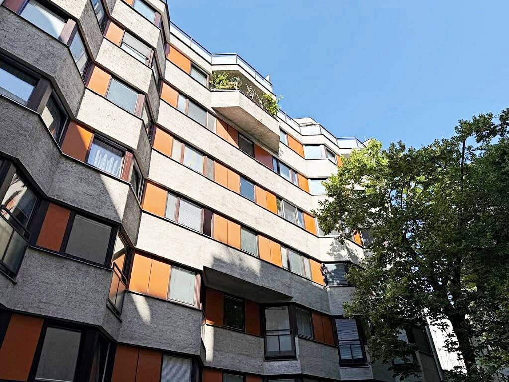 DANHAUSERGASSE, gepflegte 85 m2 Neubau, 2 Zimmer, Wohnküche, 2er-WG-geeignet, Wannenbad, Parketten, 2. Liftstock, U1-Nähe