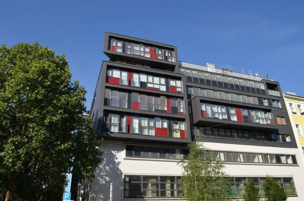 Top floor, Innstrasse, 49 m2 new build with 14 m2 loggia/terrace, 2 rooms, fully equipped kitchen, shower bathroom, parquet flooring? no we should not include question marks? i will fix to: Top floor, Innstrasse, 49 m2 new build with 14 m2 loggia/terrace, 2 rooms, fully equipped kitchen, shower bathroom, parquet flooring
